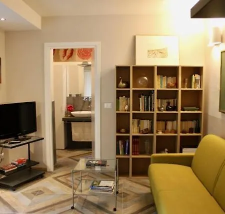 Nel Centro Di Un'oasi Verde アパート トリノ