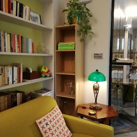 Nel Centro Di Un'oasi Verde アパート